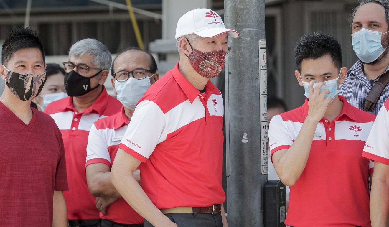 Lee Hsien Yang (C) is seen before arriving near a nomination centre ahead of the Singapore election. Photo: EPA-EFE