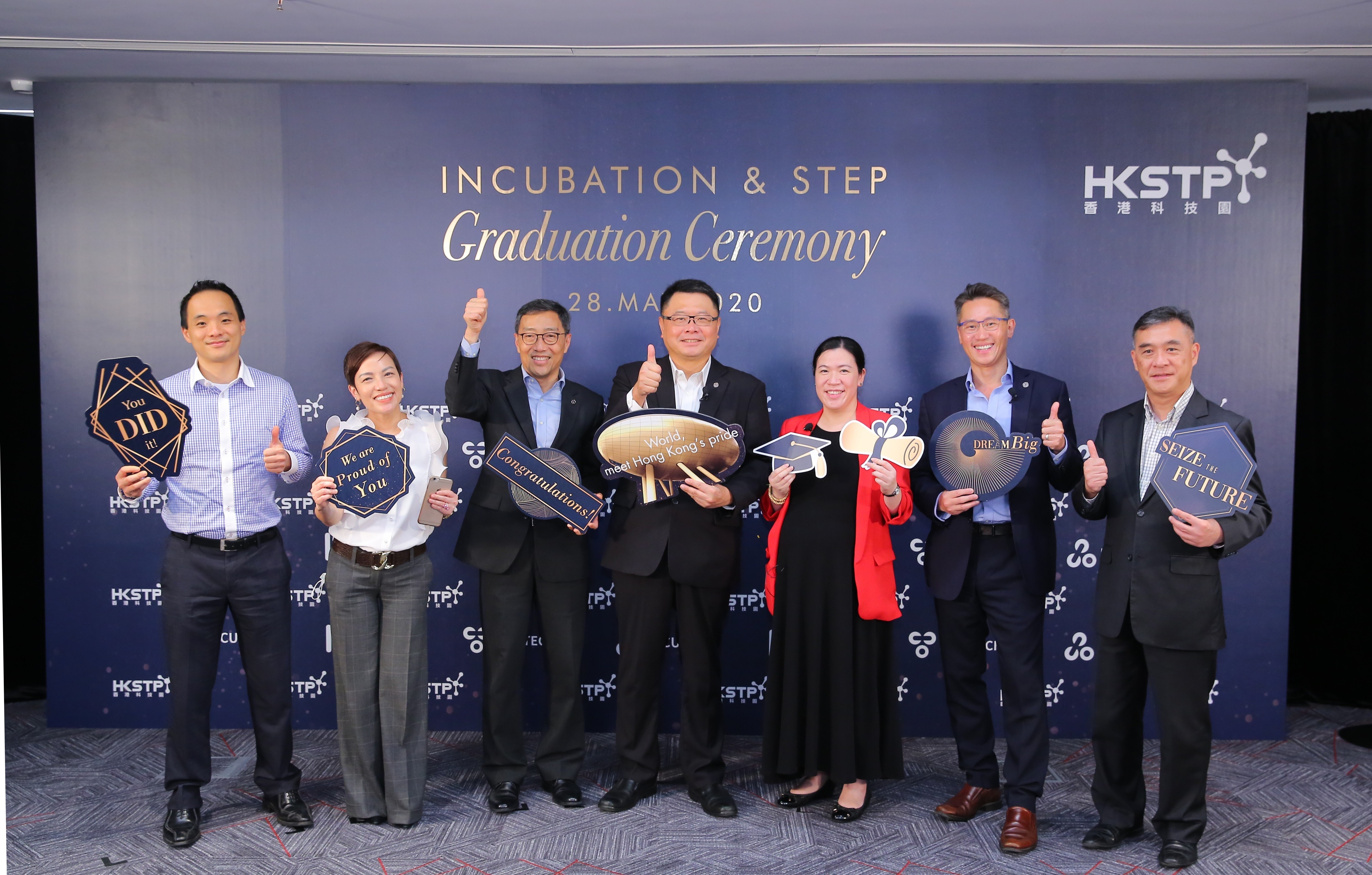 Amid the continuing Covid-19 pandemic, HKSTP held its first-ever Virtual Incubation Graduation Ceremony online to celebrate the graduation of a record 108 start-ups, with a select group of graduates present at the live event for a sharing session.