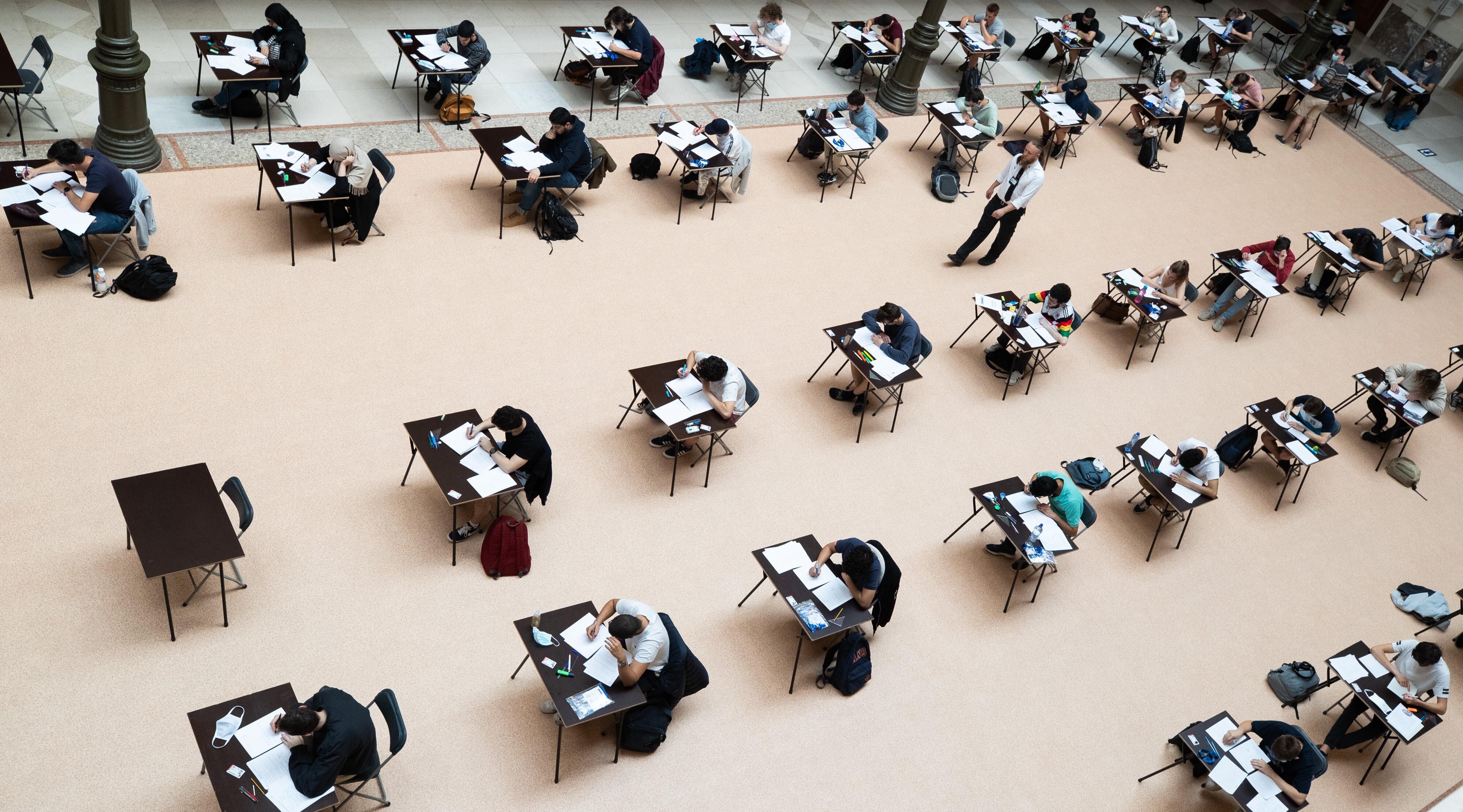 Students of Belgium’s VUB university take their exams at the Art and History Museum in Brussels while maintaining social distancing amid the coronavirus pandemic. Photo: DPA