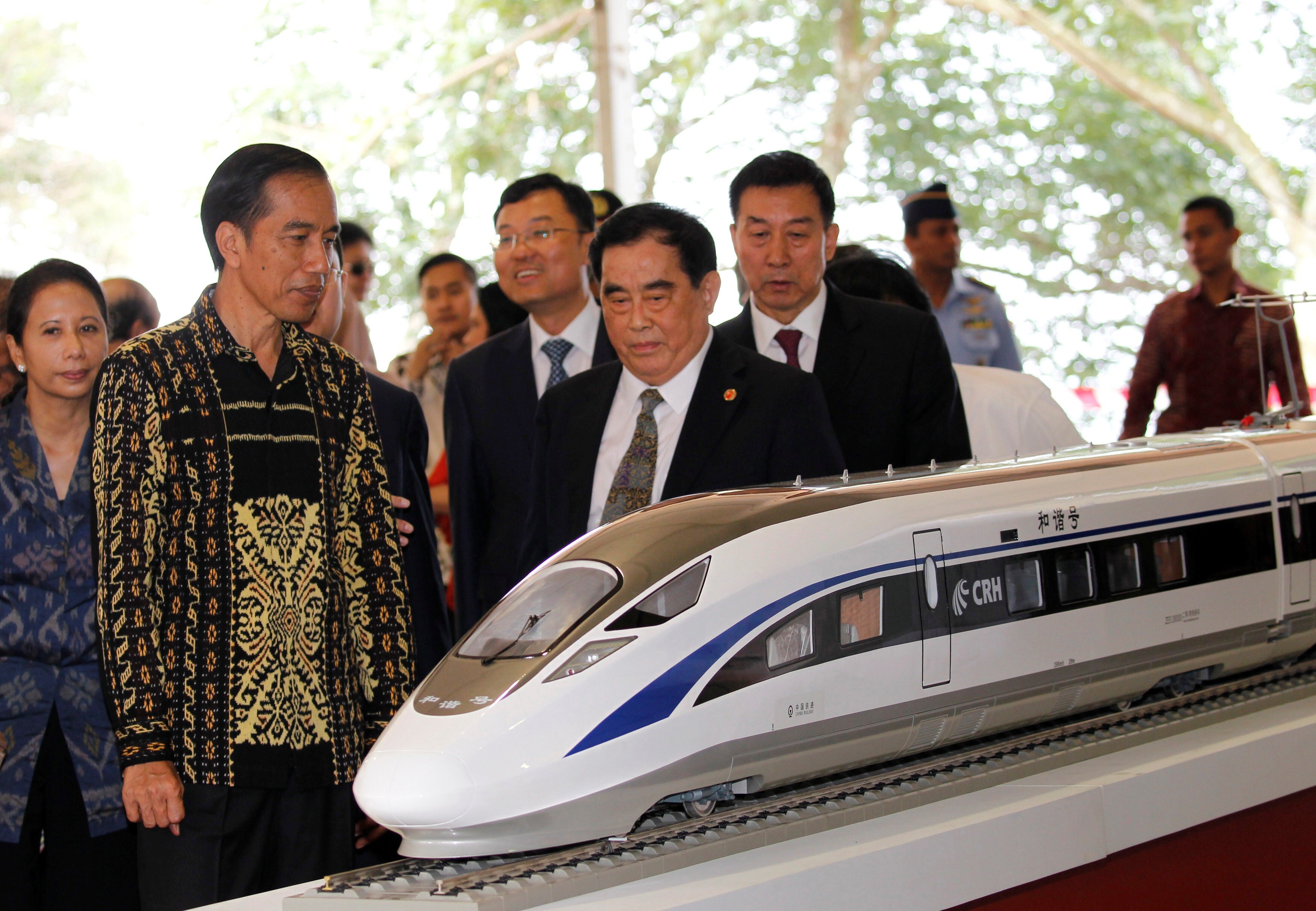 Indonesia’s President Joko Widodo and the then general manager of China Railway Corp, Sheng Guangzu, at the 2016 groundbreaking ceremony for the Jakarta-Bandung high-speed railway line. Photo: Reuters