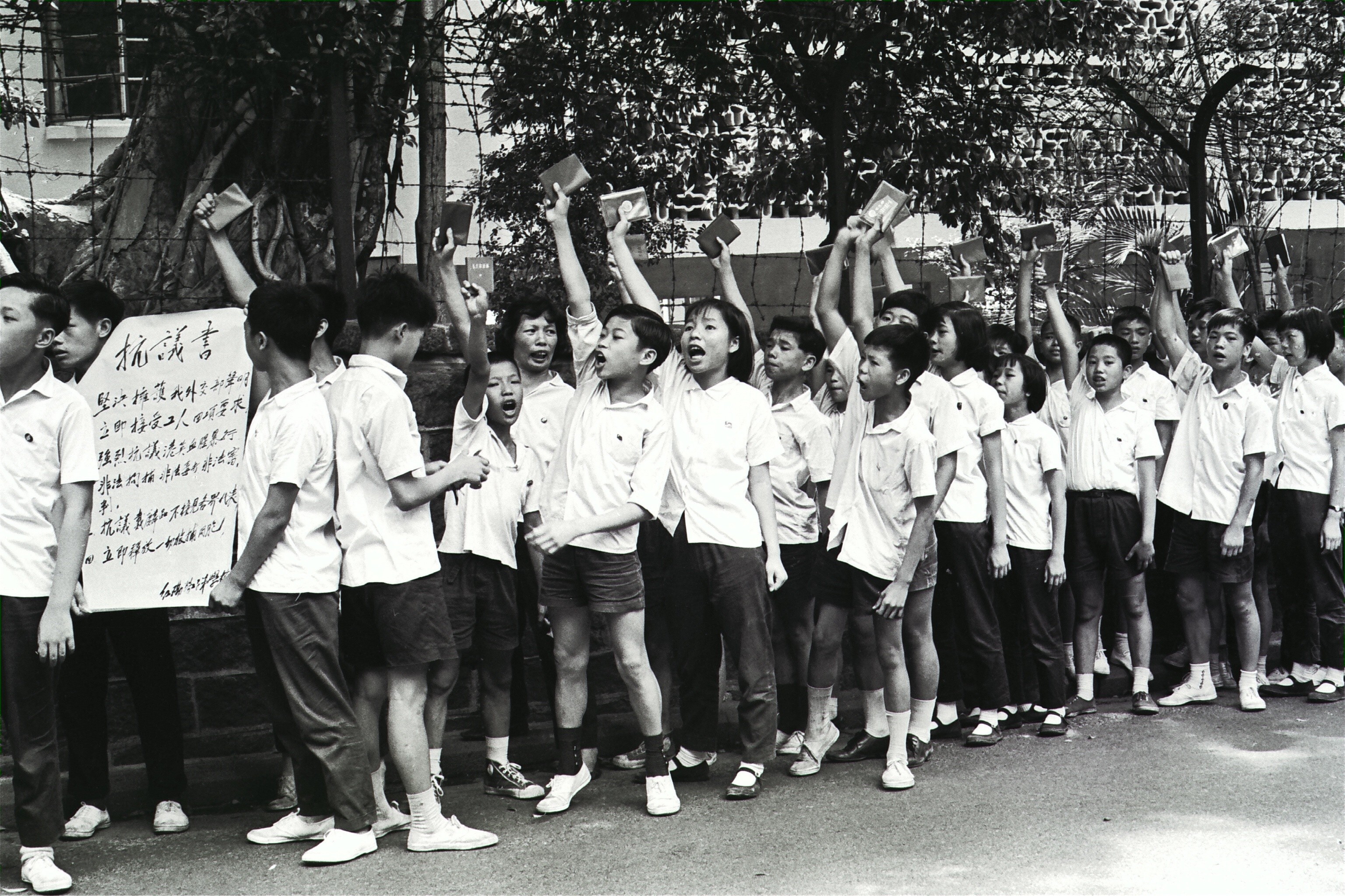 Students protest outside Government House in 1967. Photo: SCMP