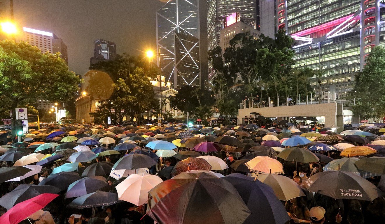 An estimated 40,000 civil servants and civilians gather at Chater Garden in Central in support of anti-government protesters last August. Photo: Felix Wong