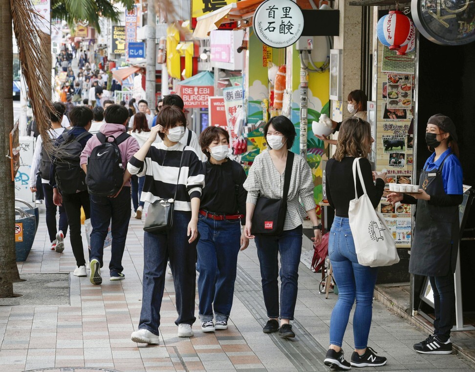 People wearing masks seen at the Naha Kokusai shopping street in Okinawa Prefecture. Photo: Kyodo