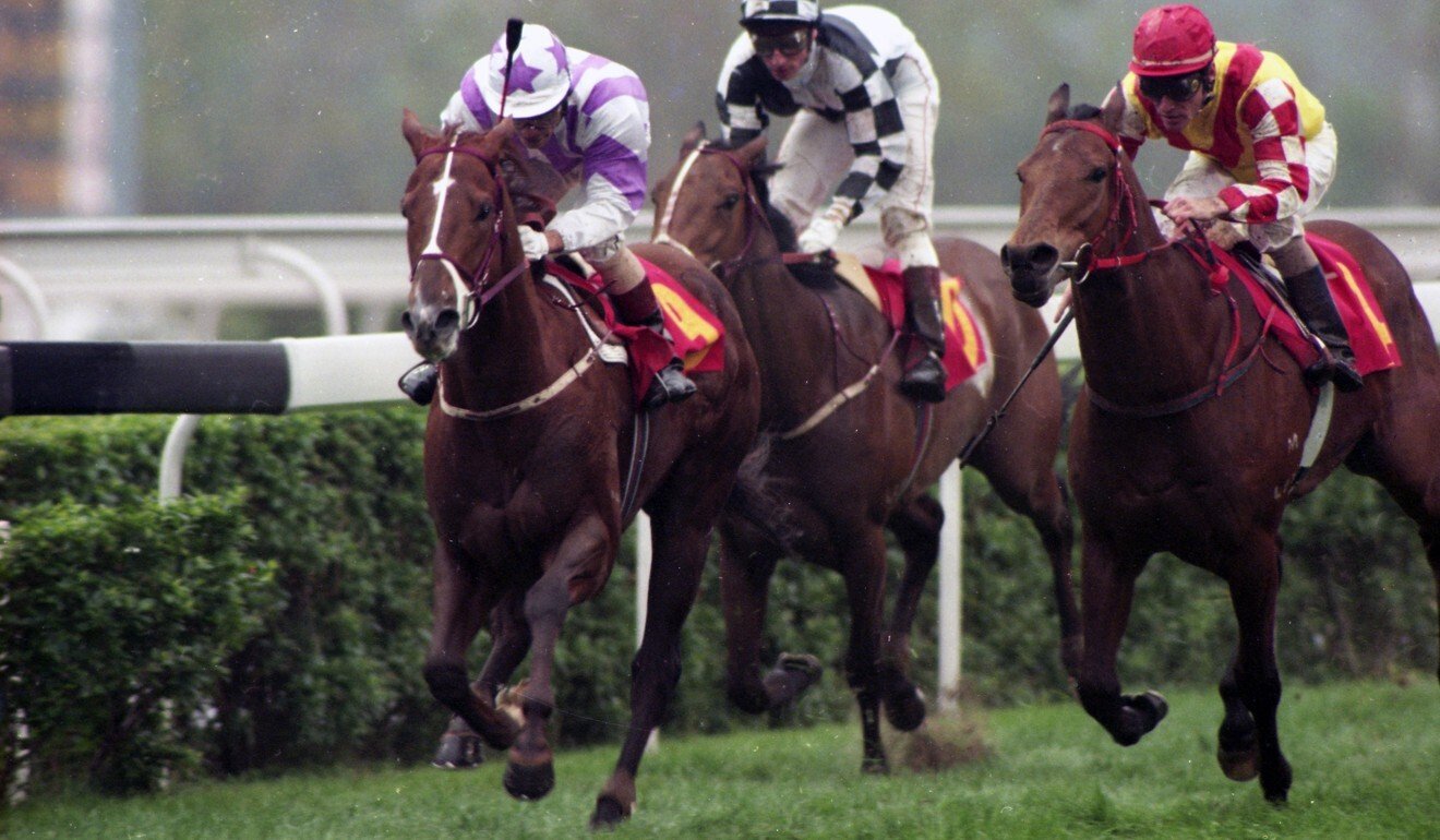 Tony Cruz pilots Makarpura Star (left) to victory in the 1995 Hong Kong Derby. Photo: Oliver Tsang