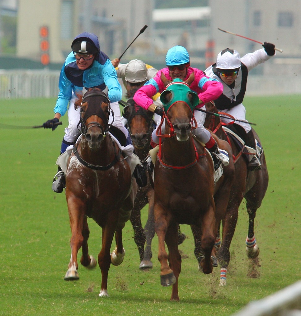 John Moore (left) comes second to Derek Cruz (pink silks) in the trainers ride for charity contest in 2007. Dennis Yip (right) finishes behind them. Photo: Kenneth Chan