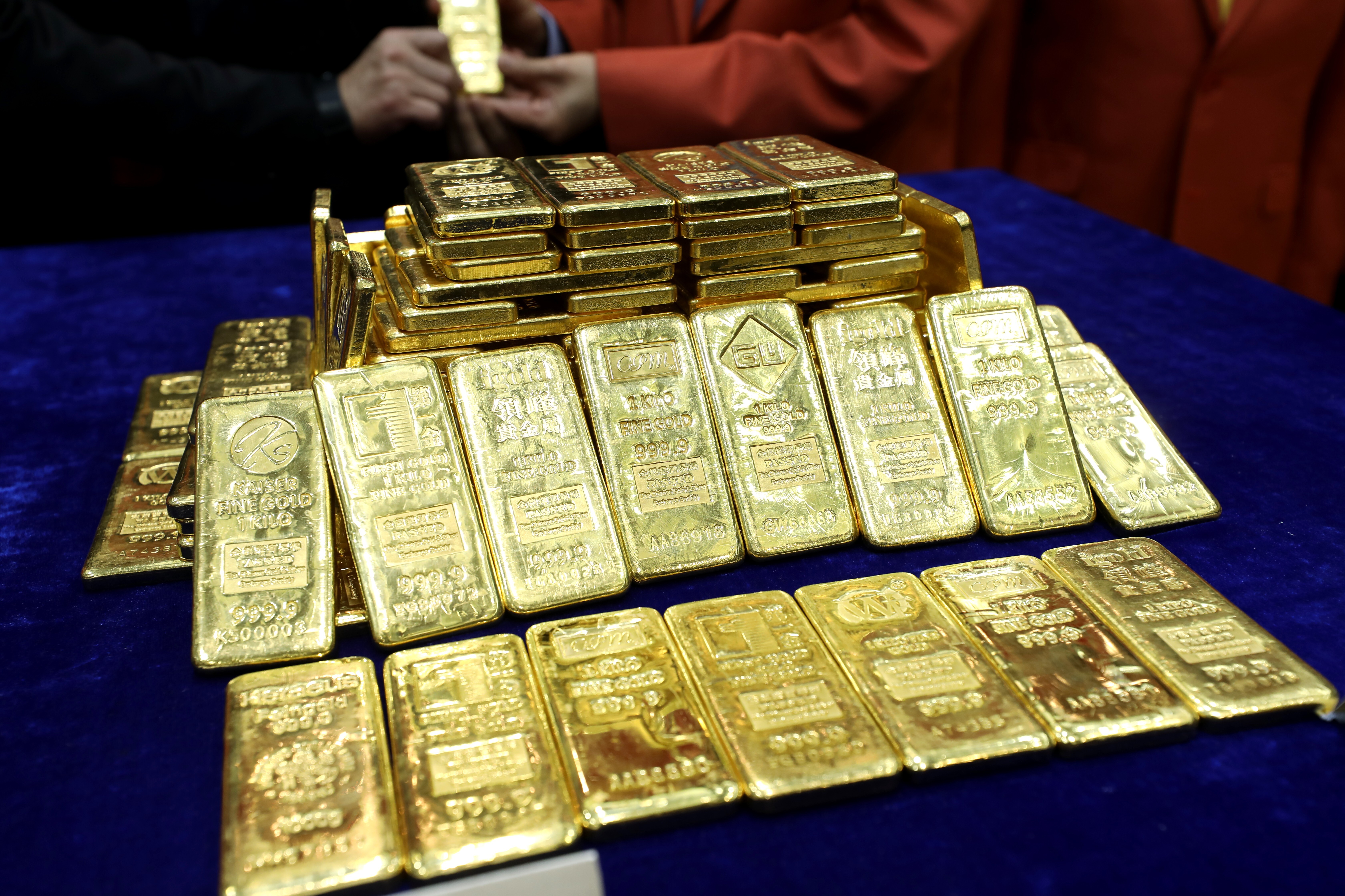 Fake-branded gold bars are slipping into world markets, bankrolling drug  kingpins and warlords