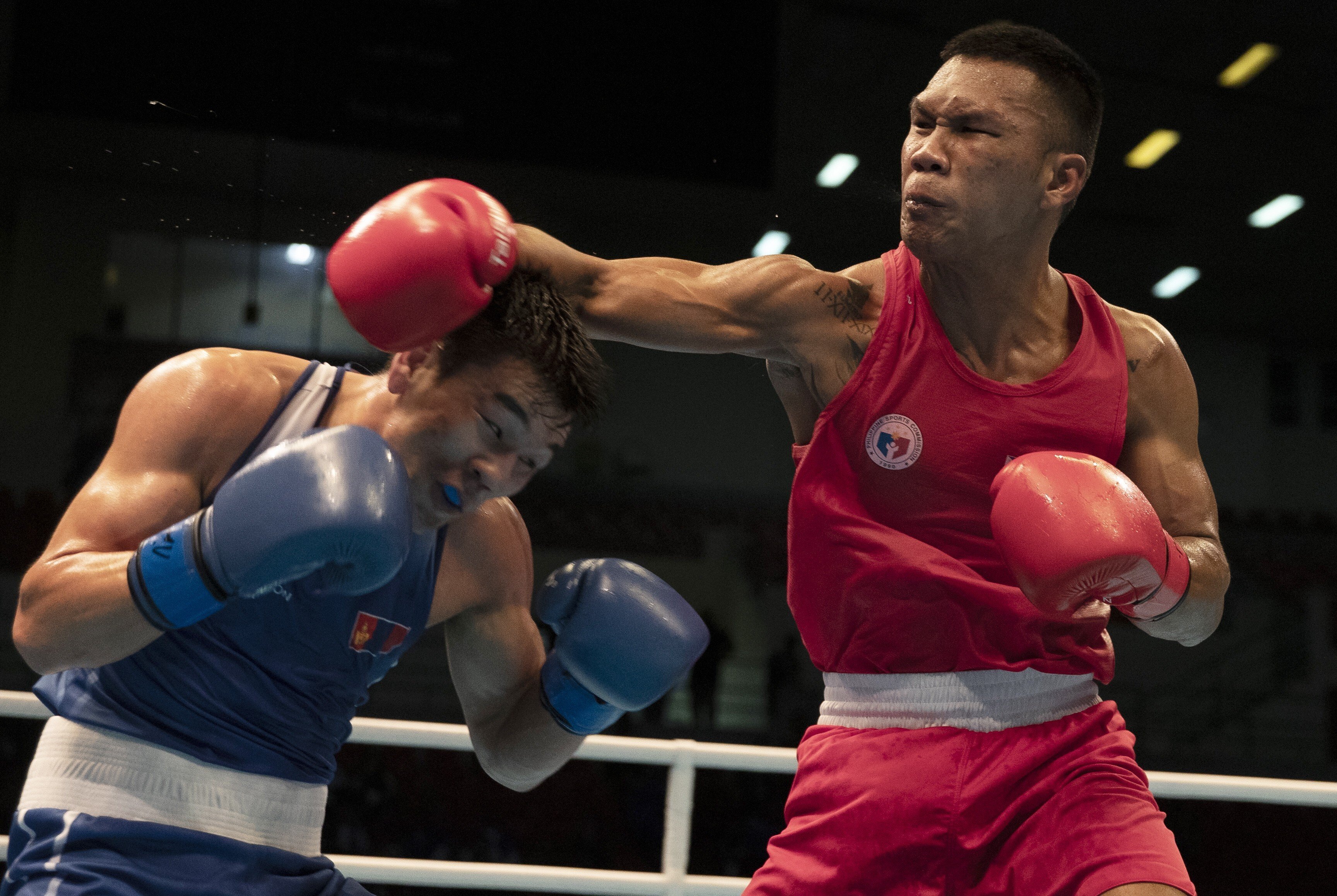 Eumir Felix Martial throws a right during his middleweight bout against Mongolia’s Byamba-Erdene Otgonbaatar at the Tokyo 2020 Olympic qualifiers in Amman, Jordan. Photo: EPA