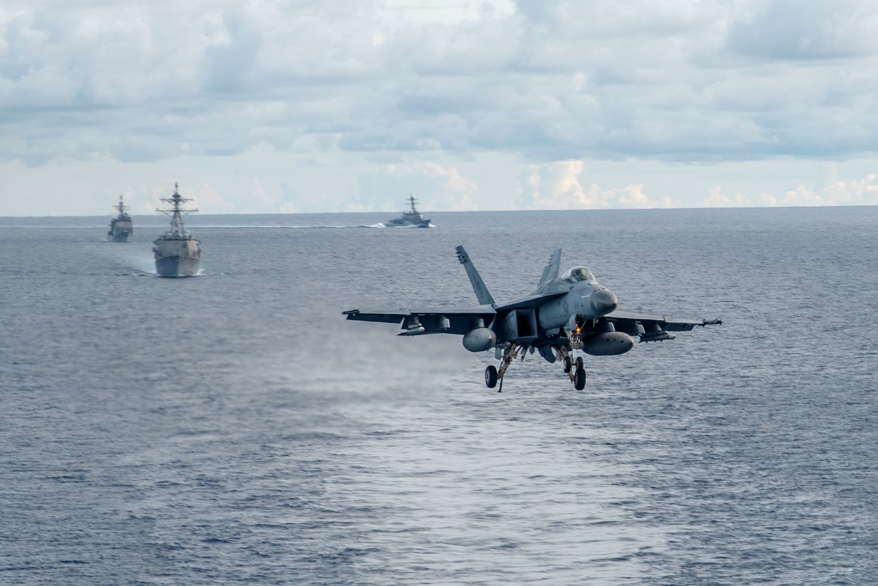 An F/A-18E Super Hornet approaches one of the two American aircraft carriers that have been conducting exercises in the South China Sea. Photo: EPA