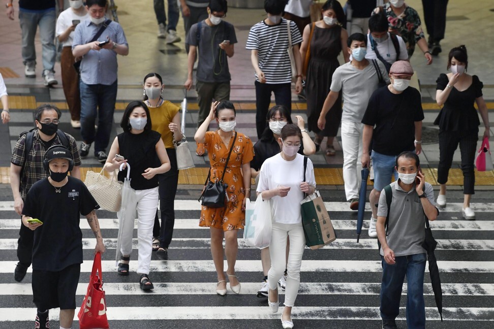 People in Osaka wear face masks amid the coronavirus pandemic. Photo: Kyodo
