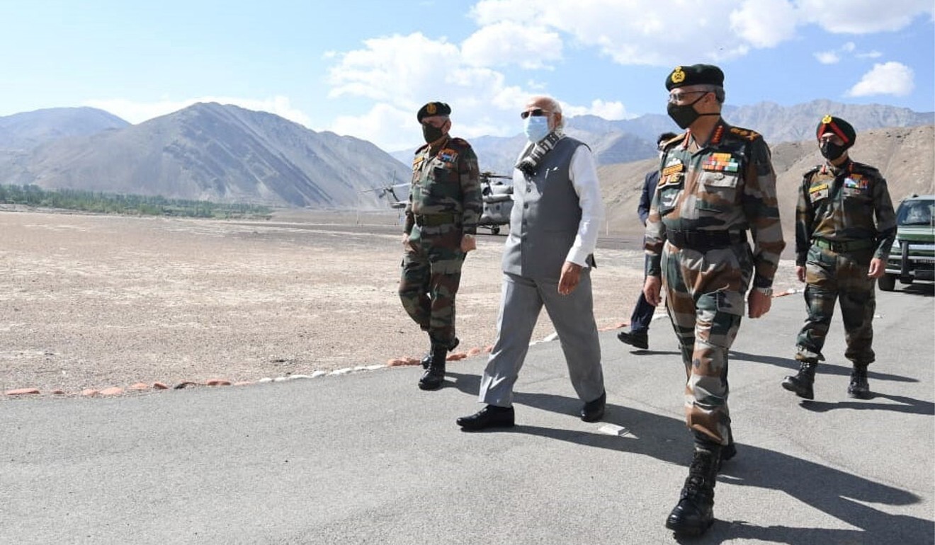 Indian Prime Minister Narendra Modi and army officials visit Leh, Ladakh, on July 3. Photo: EPA-EFE