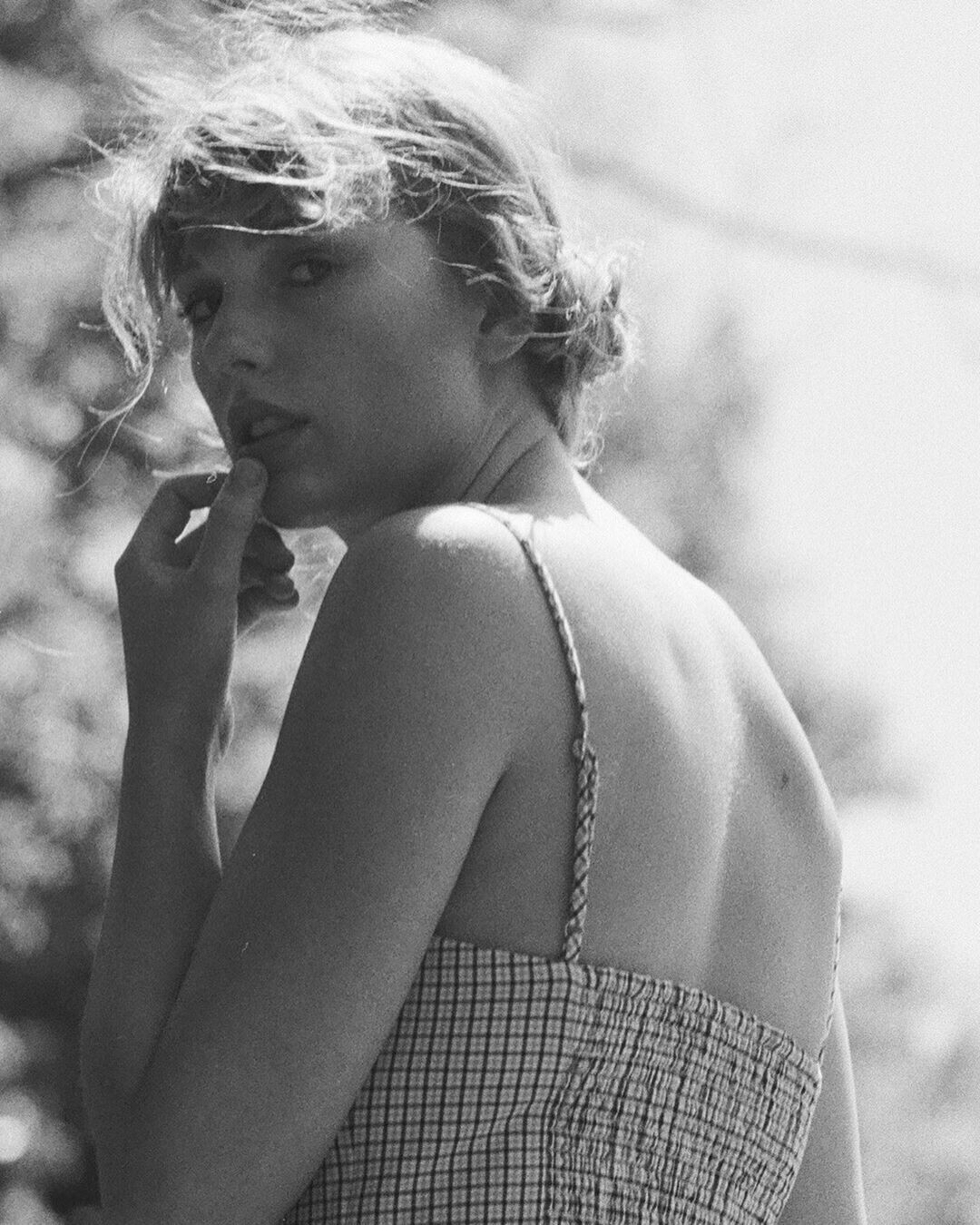 Taylor Swift still manages to surprise with the unexpected release of her latest ‘coronavirus album’, Folklore. Photo: @taylorswift/Instagram