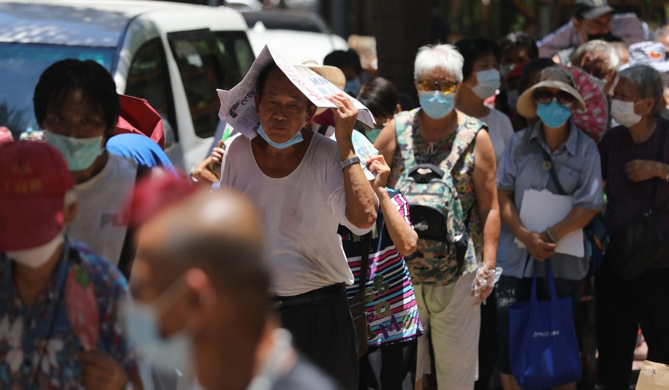 Homeless people queue up for free meals in Mong Kok. Photo: May Tse