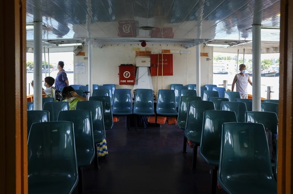 The Ming River’s upper deck at the stern is roofed but open on the side. Photo: James Wendlinger