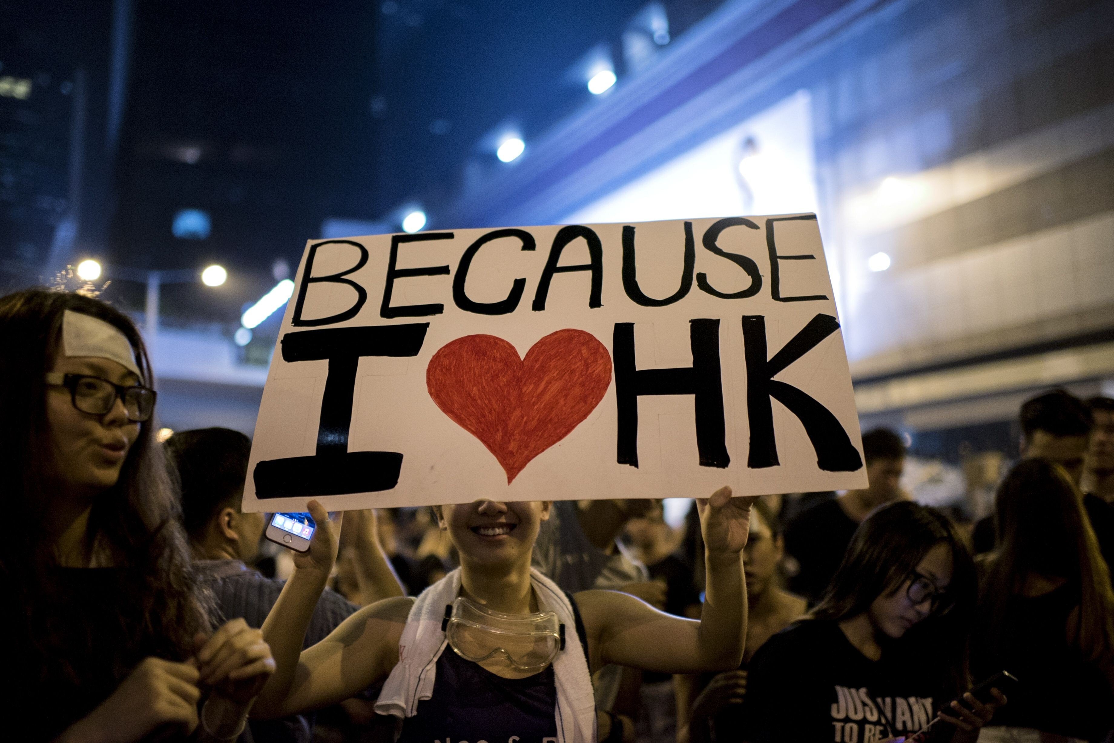 A woman holds a placard proclaiming her love for Hong Kong at an Occupy protest. Photo: AFP
