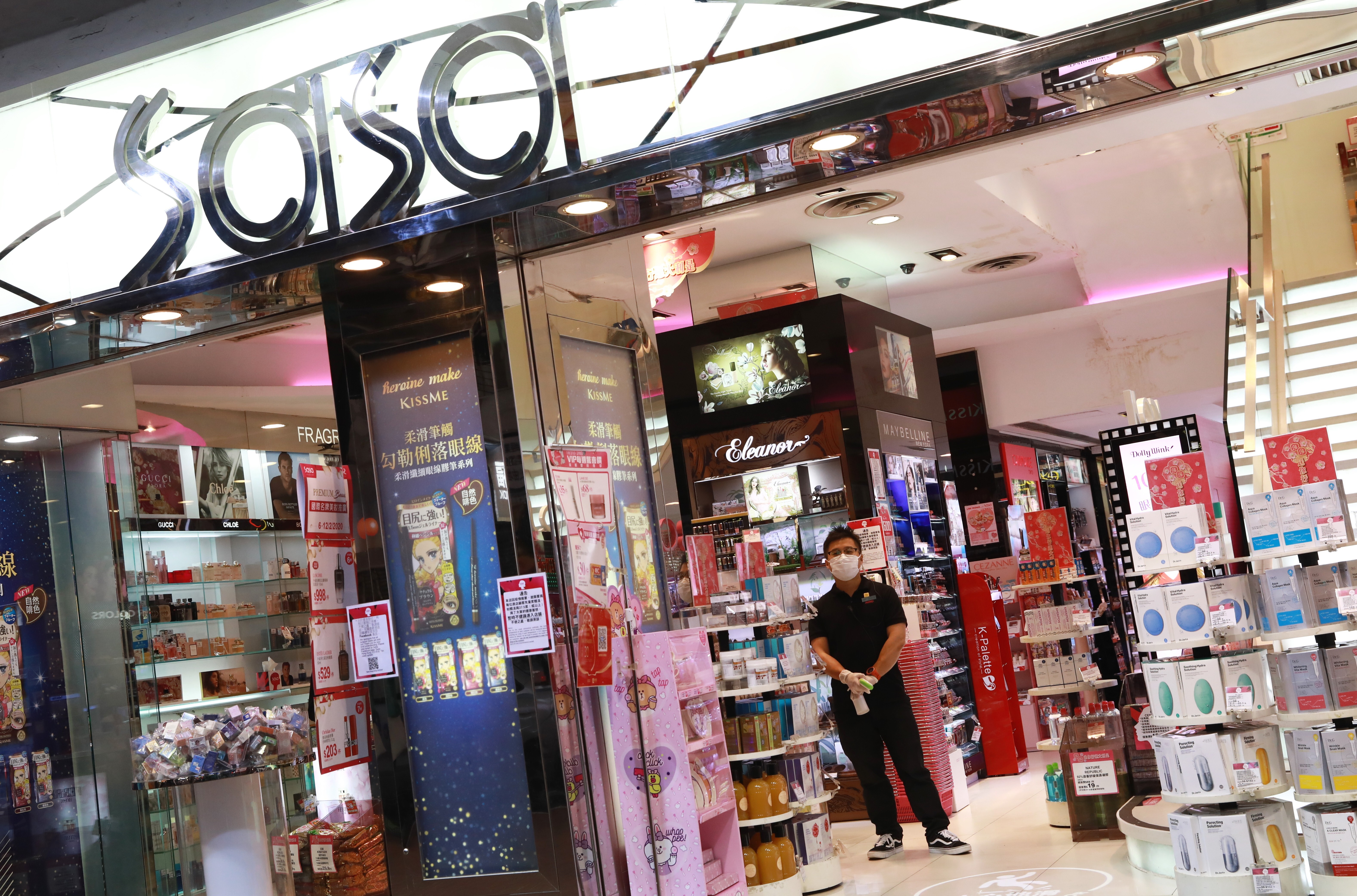 Staff wearing mask in a Sa Sa beauty retail shop in Causeway Bay at the onset of coronavirus pandemic in February 2020. Photo: May Tse
