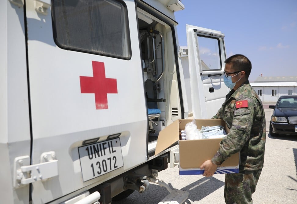 A health worker carries medical supplies at the camp site of the Chinese peacekeeping troops in southern Lebanon on August 5, 2020. The medical unit of the Chinese peacekeeping forces to Lebanon will provide medical aid to Beirut following the deadly explosions at the port of the Lebanese capital on Tuesday. Photo: Xinhua