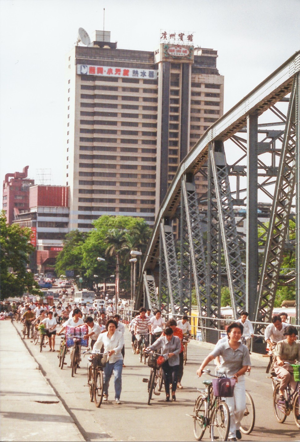 Cyclists on Haizhu Bridge in Guangzhou, 1992. Photo: Bruce Connolly