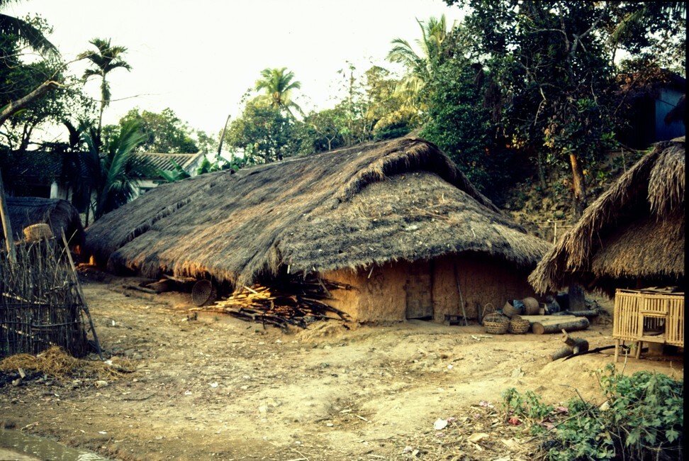 Wuzhishan village, near Tongshi, in central Hainan, 1993. Photo: Bruce Connolly