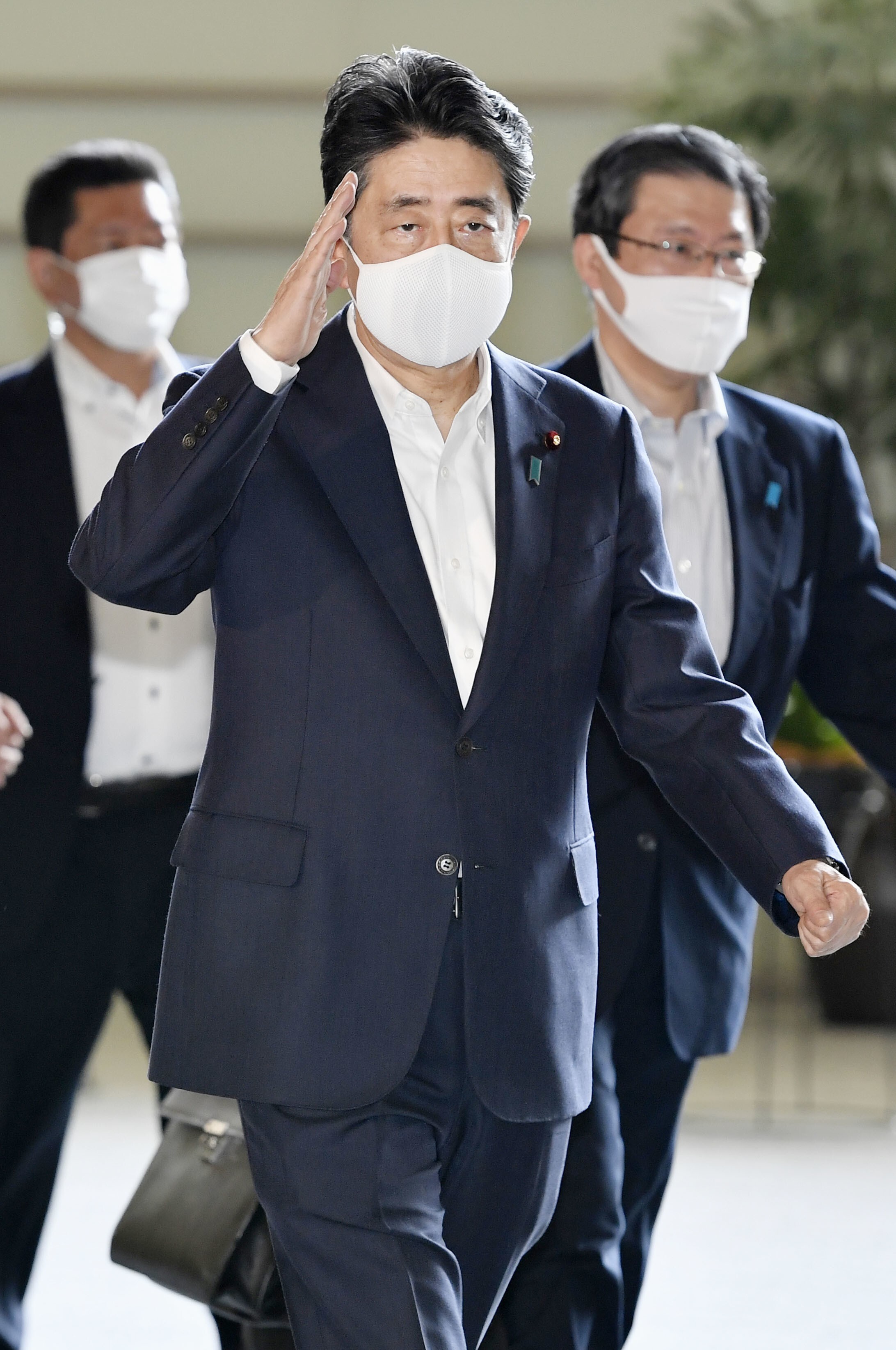 Japanese Prime Minister Shinzo Abe (centre) last visited the shrine in December 2013. Photo: Kyodo