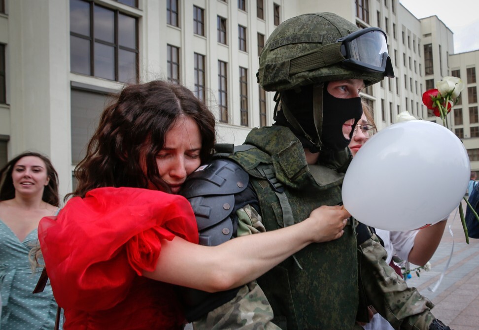 A protesters embraces a member of Belarusian Interior Ministry troops in Minsk on August 14, 2020. Photo: EPA-EFE