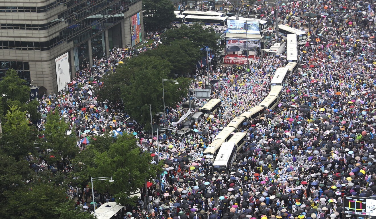 Protesters stage an anti-government rally in Seoul. Photo: AP