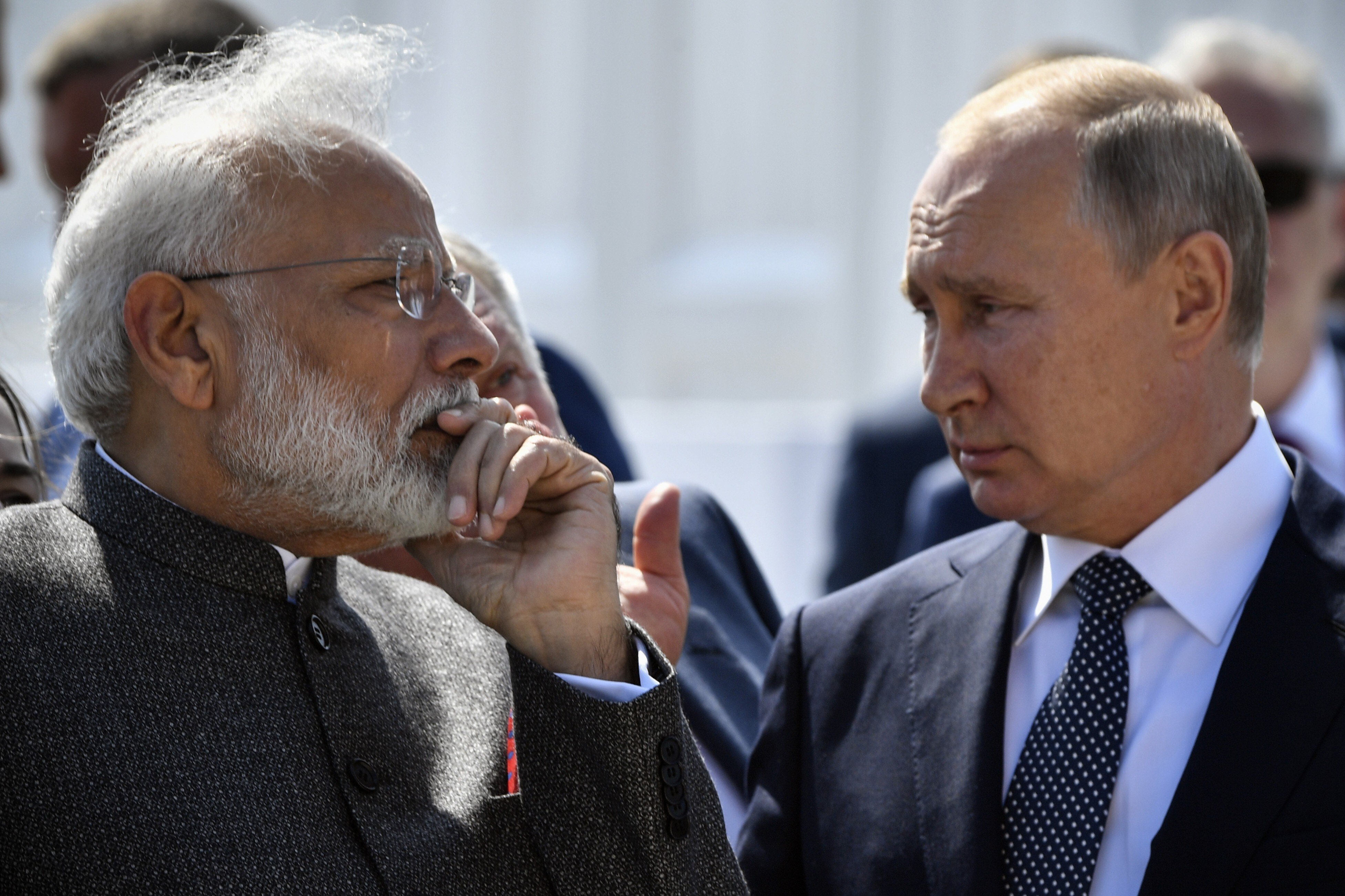 Indian Prime Minister Narendra Modi and Russian President Vladimir Putin chat while visiting a shipyard outside the far-eastern Russian port of Vladivostok on September 4, 2019. Photo: AP
