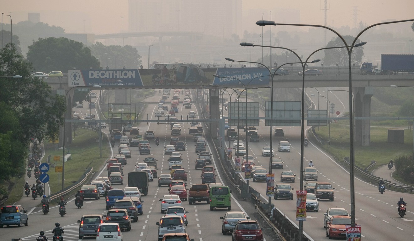 Traffic on the Federal Highway shrouded in haze in Shah Alam, Malaysia. Photo: Bloomberg