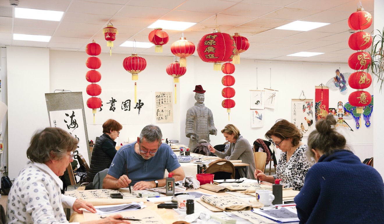 Students write Chinese calligraphy at the Confucius Institute in Brussels. Photo: Xinhua