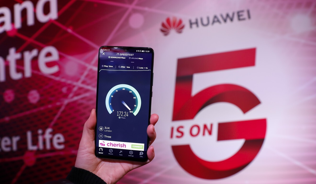 Photo taken on Jan. 28, 2020 shows a Huawei 5G mobile phone testing its speed at the Huawei 5G Innovation and Experience Centre in London, Britain. Photo: Xinhua