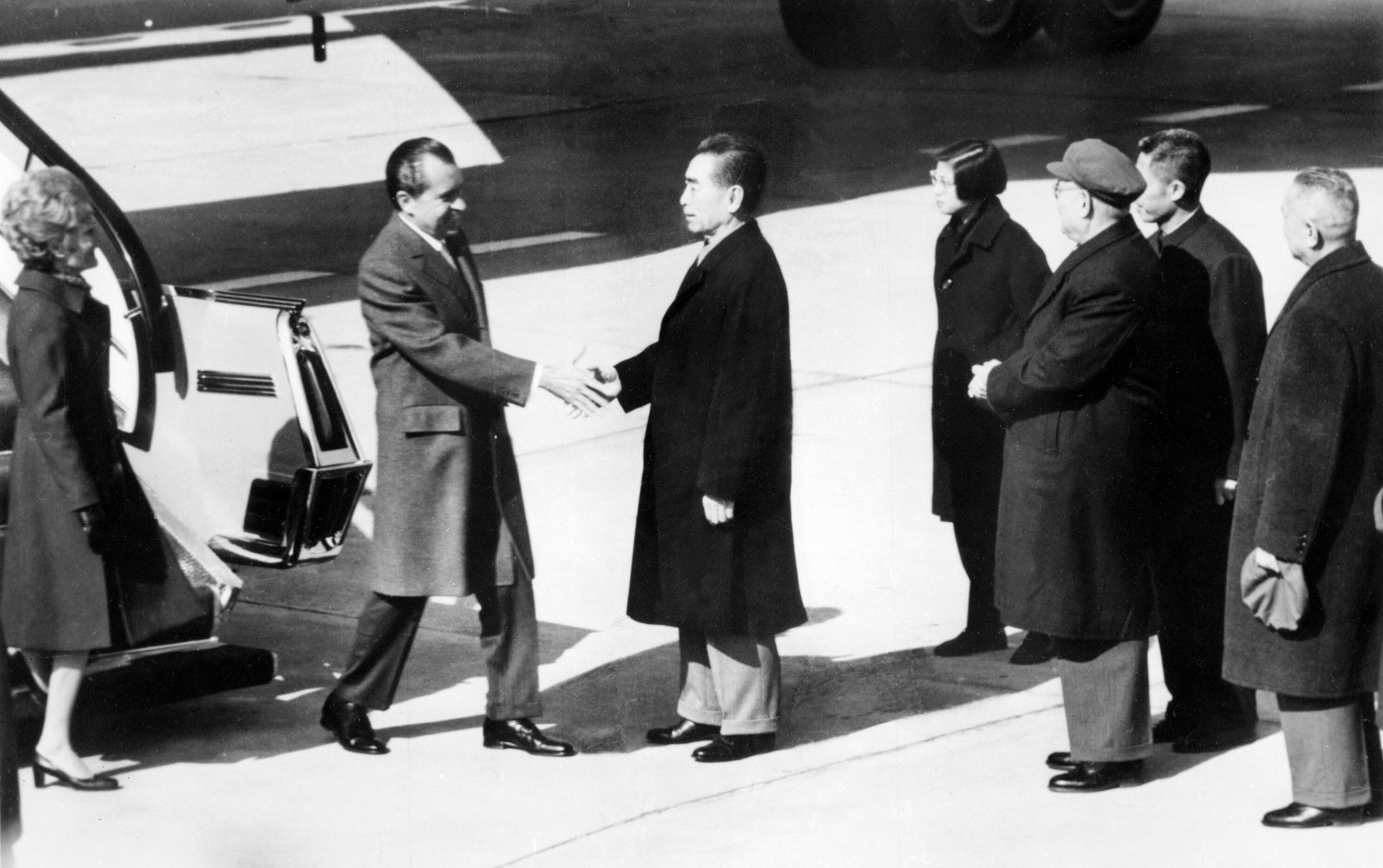 The all important gesture between Richard Nixon and Zhou Enlai on the tarmac beside Air Force One on the American president’s arrival in Beijing on February 21, 1972. Photo: AFP