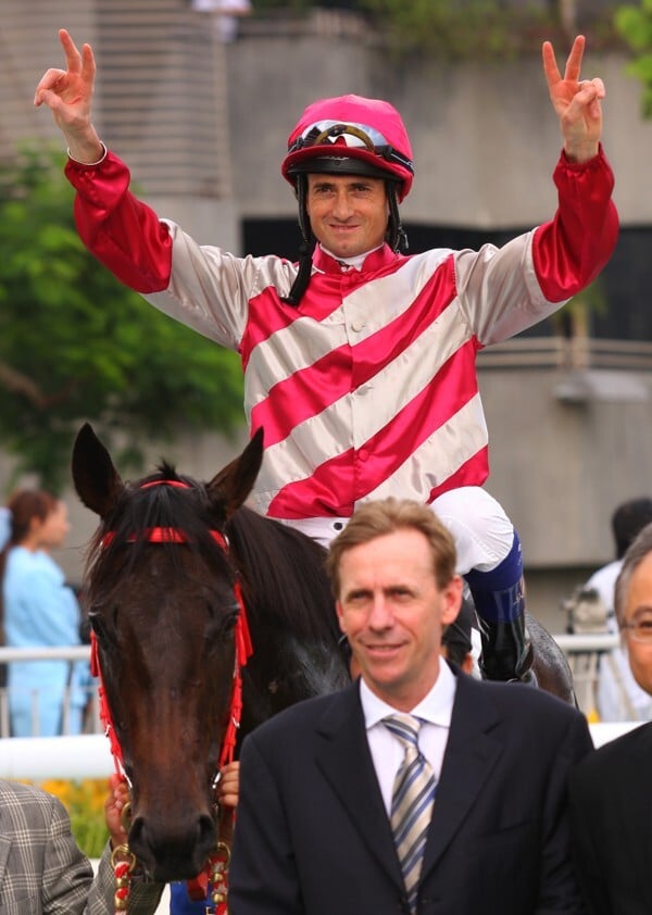 Douglas Whyte and John Size after Enthused won the 2008 HKSAR Chief Executive’s Cup.