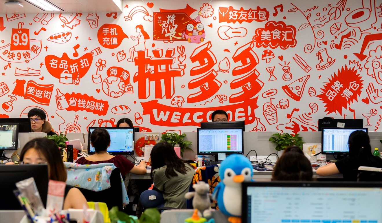 People are seen at their desks at the headquarters of Chinese online group discounter Pinduoduo in Shanghai, China July 25, 2018. Photo: Reuters