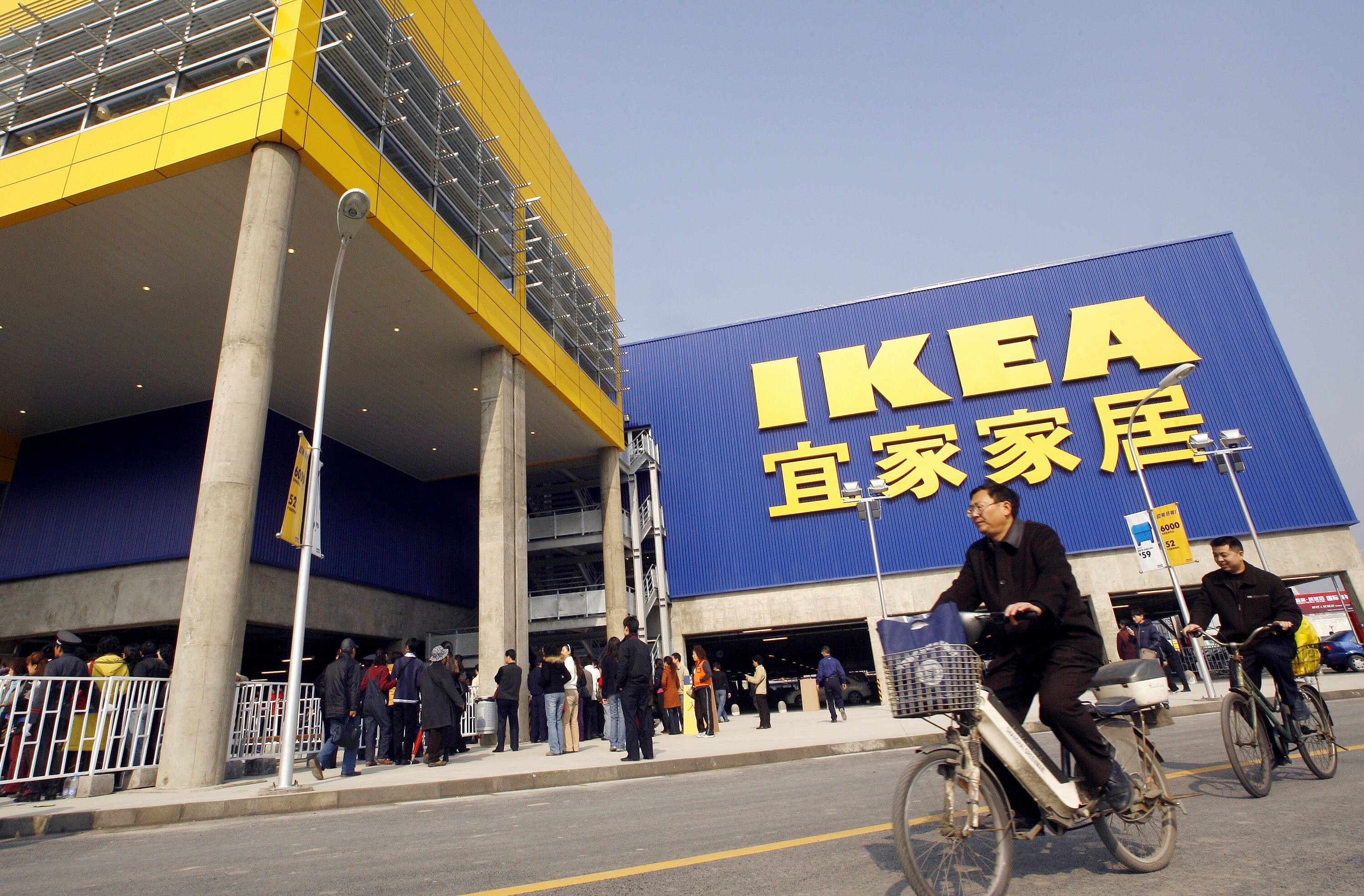 Customers cycle past a newly-opened Ikea store in Chengdu, China, on November 29, 2006. Photo: AFP