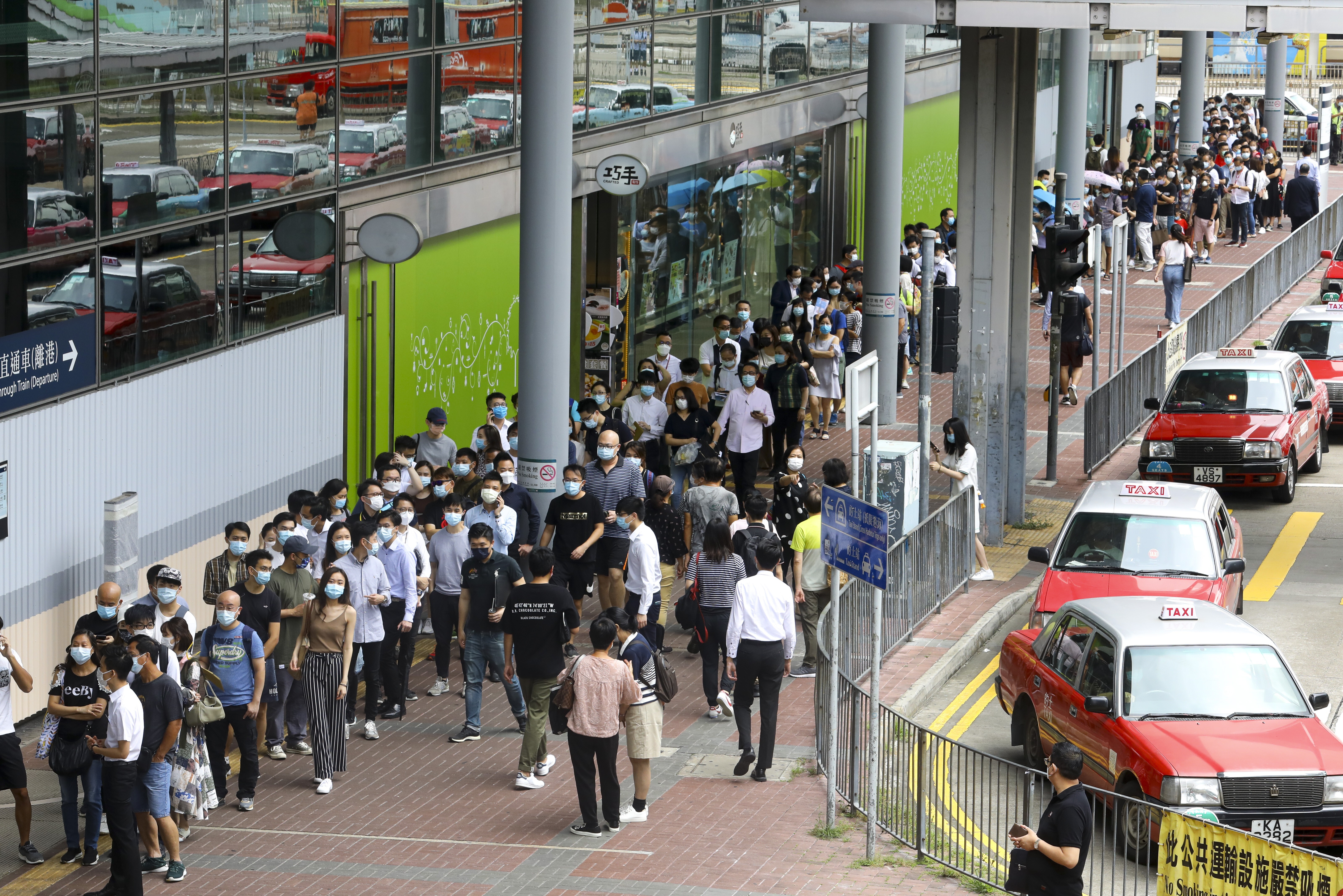 Homebuyers lining up for CK Asset's Sea To Sky project at the developer’s sales office in Fortune Metropolis on 26 September 2020. Photo: Dickson Lee