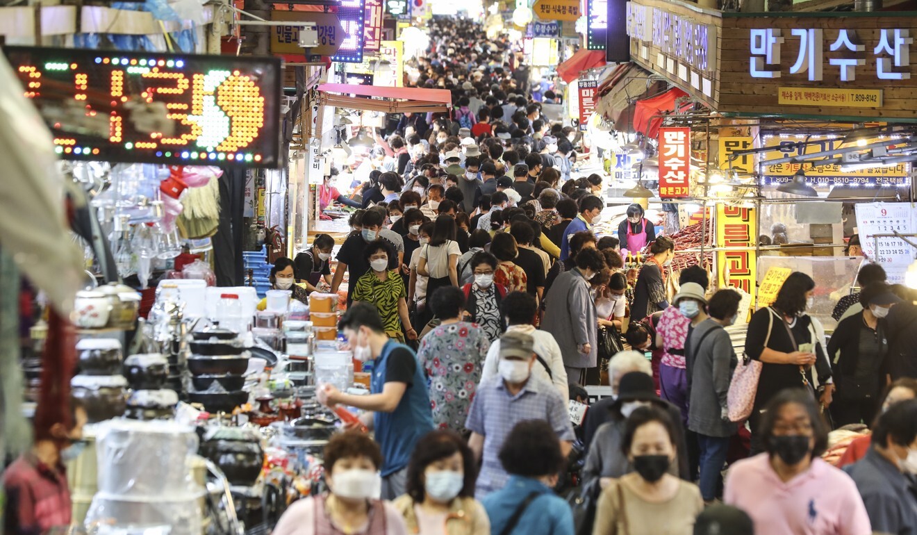 Bujeon market in Busan crowded with people ahead of Chuseok, one of South Korea’s two biggest traditional holidays. Photo: EPA