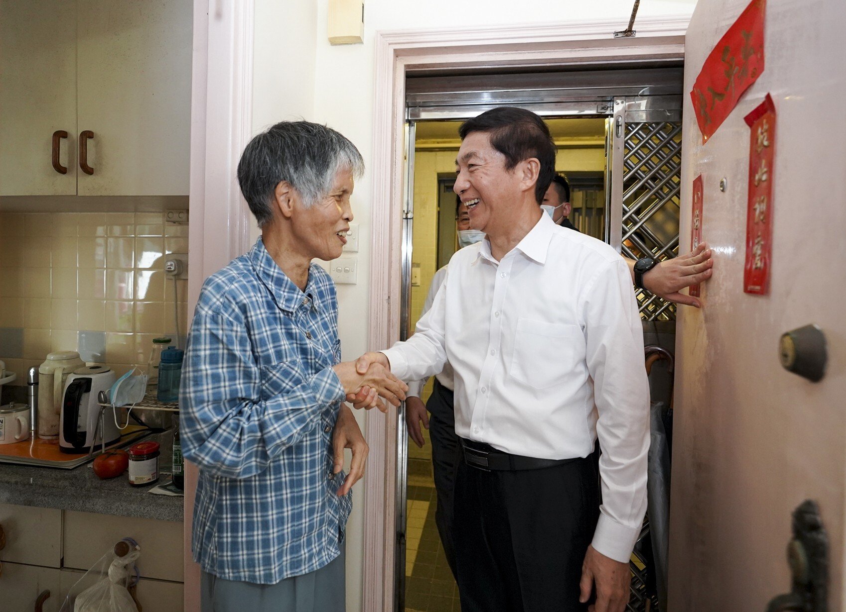 Luo Huining, director of the liaison office, sends holiday greetings to Hong Kong resident Ng, 74, during National Day and the Mid-Autumn Festival. Photo: Handout