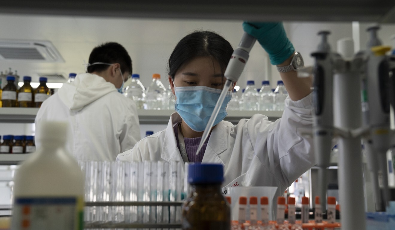 An employee of SinoVac works in a lab at a factory producing its SARS CoV-2 Vaccine for COVID-19 named CoronaVac in Beijing on Thursday, Sept. 24, 2020. Photo: AP