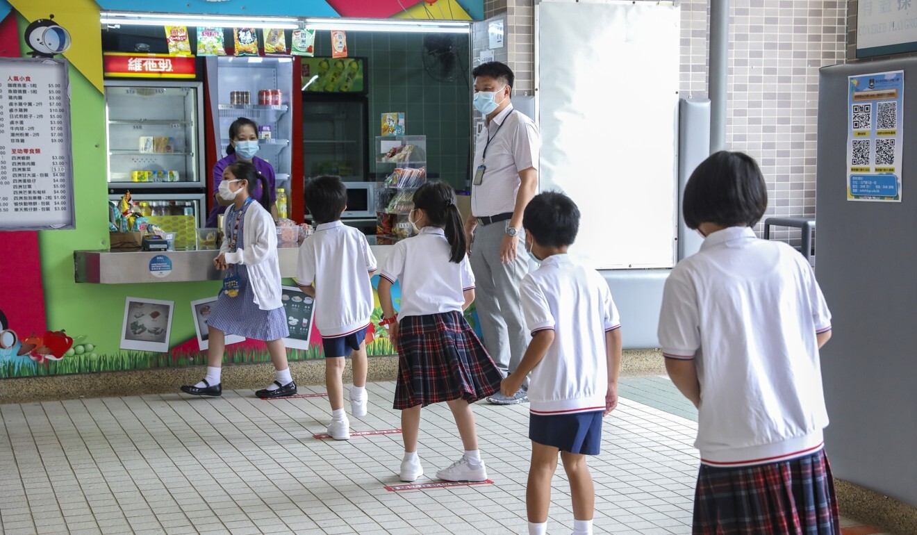 Student buy snacks at the Yuen Yuen Institute Chan Kwok Chiu Hing Tak Primary School in Tuen Mun on Monday. Photo: K.Y. Cheng