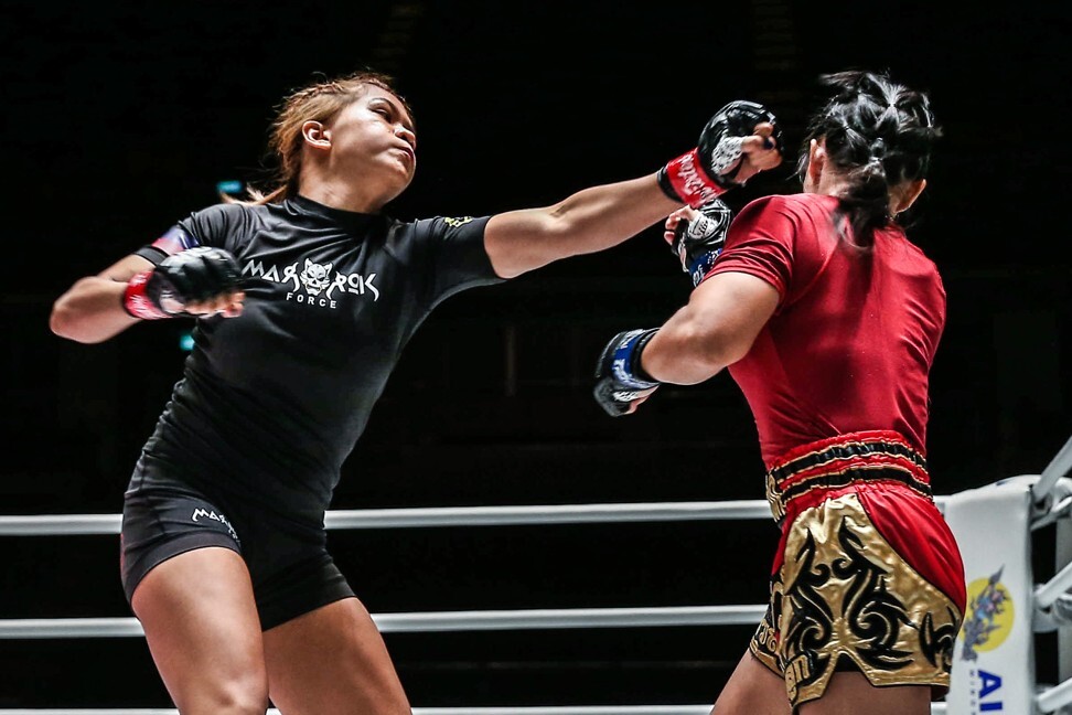 Denice Zamboanga punches Watsapinya Kaewkhong in Bangkok.