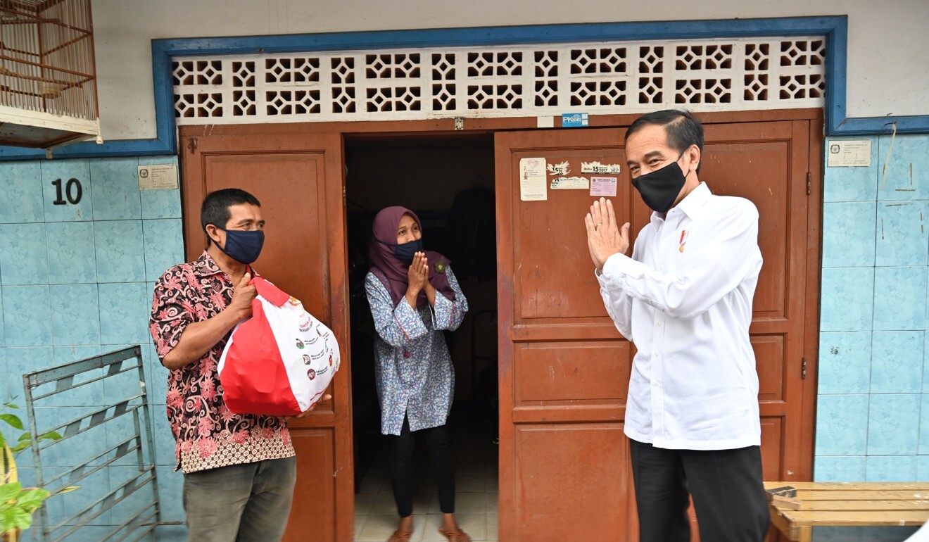 Indonesian President Joko Widodo gives an aid package to people affected by the coronavirus pandemic in Jakarta. Photo: AFP