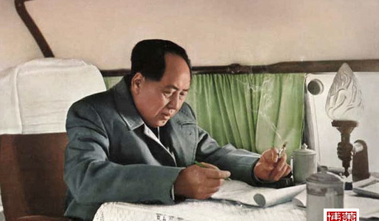 An old photo of Mao Zedong working on the Russian-made IL-14 personal aircraft during a trip to Jiangsu province in 1957. Photo: Handout.