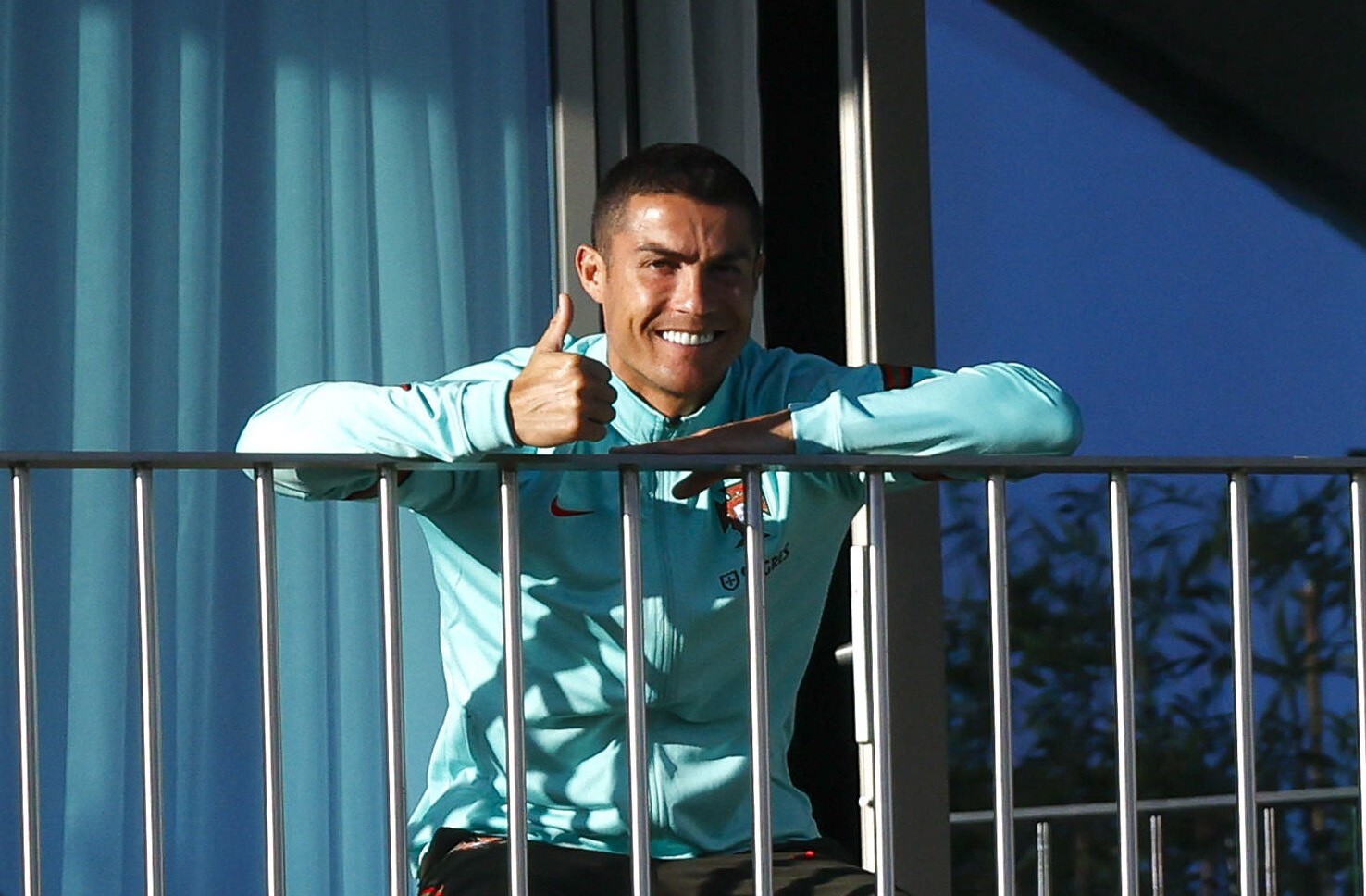 Cristiano Ronaldo gives the thumbs up while in isolation after testing positive for Covid-19. Photo: EPA