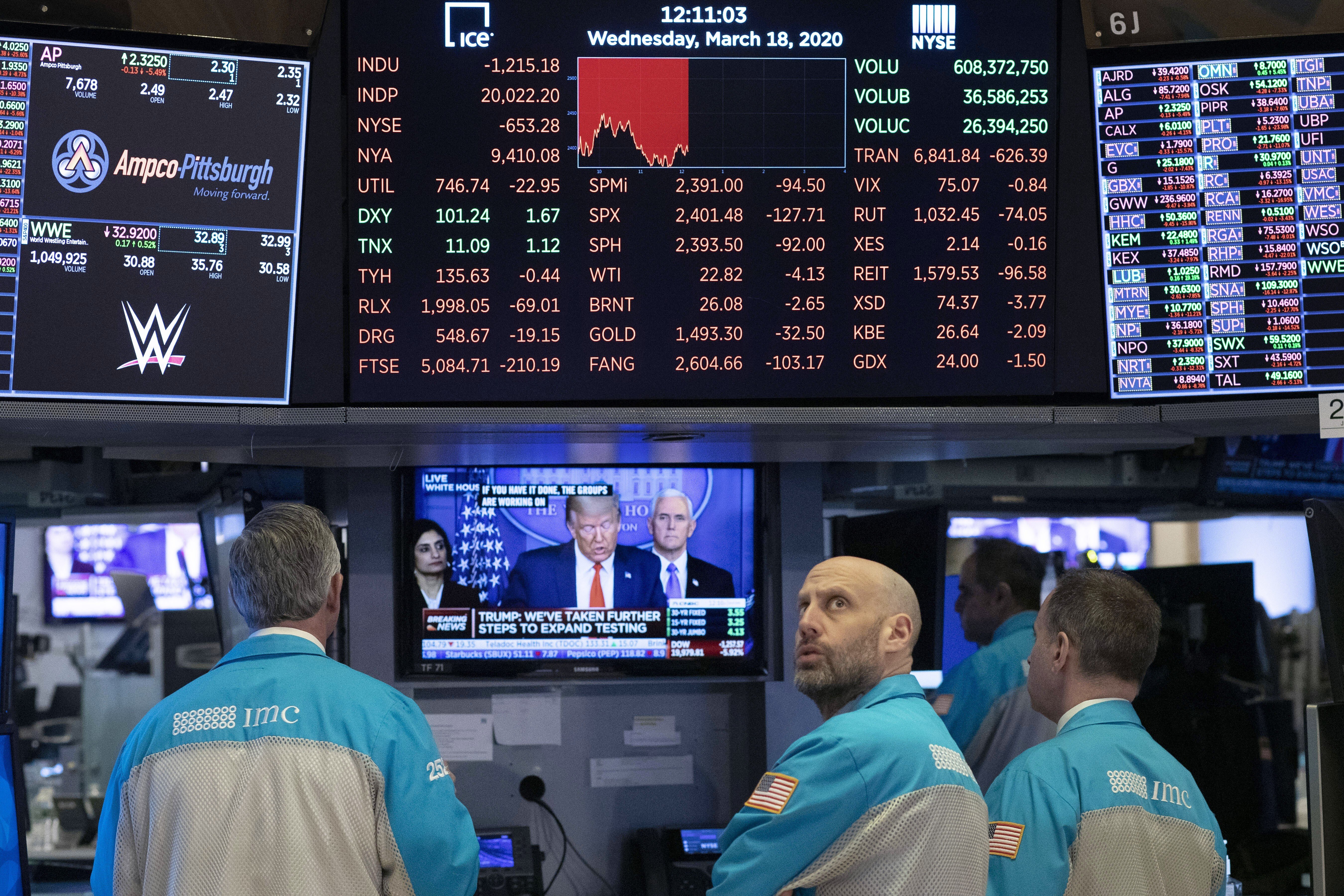 Traders at the New York Stock Exchange watch President Donald Trump’s televised White House news conference on March 18. New US regulations may force several Chinese firms to delist from the American exchanges, resulting in these companies turning to Hong Kong and Shanghai to raise capital, in listings underwritten by US investment banks. Photo: AP