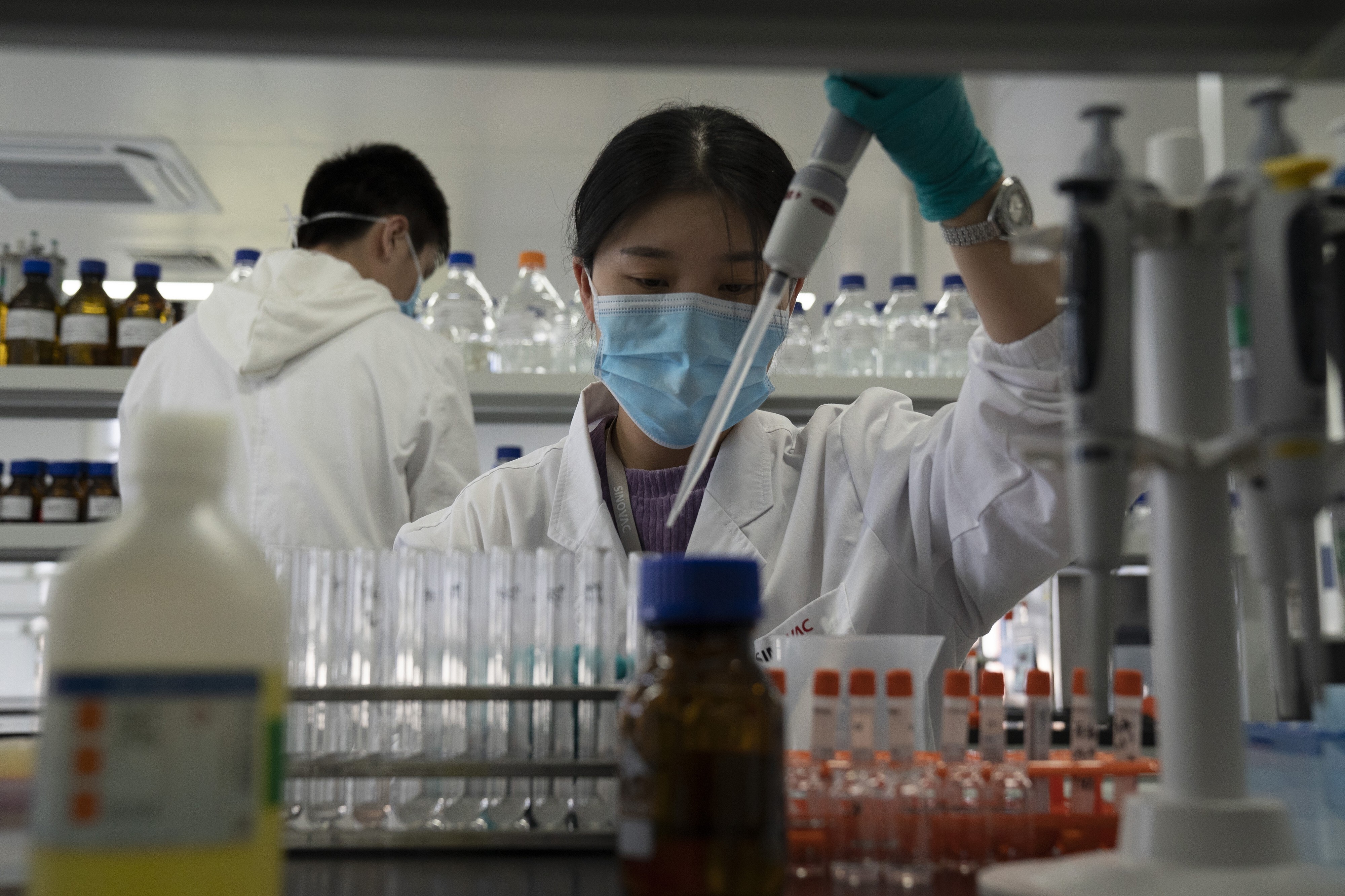 A SinoVac lab employee works at a factory producing its Sars-CoV-2 vaccine in Beijing on September 24. Plans to rely on herd immunity to contain the spread of Covid-19 would require more than 5 billion people worldwide to have had the infection before it would take effect. Photo: AP