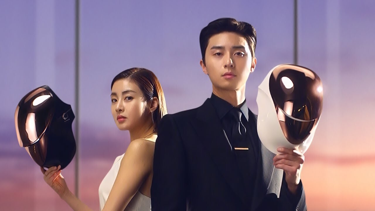 Preparing for intergalactic battle? Nope, just hoping for younger looking skin. Kang So-ra and Park Seo-joon with their Cellreturn Platinum LED Masks. Photo: @CELLRETURN/YouTube