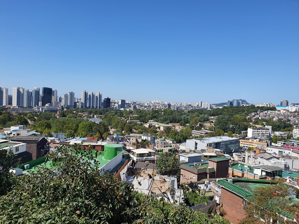 A view of Itaewon-dong, a district of Seoul known for its cosmopolitan dining and nightlife, with the former US military base on the left. Photo: Alice Realty