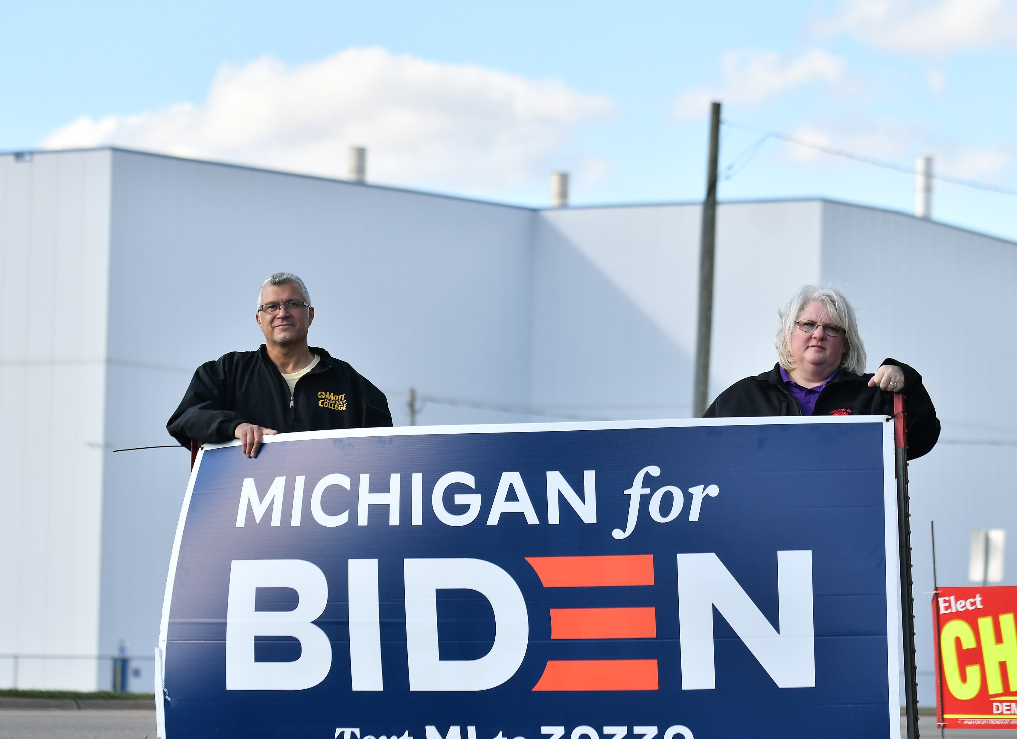 Auto workers at a General Motors plant in Flint, Michigan, show their support for Democratic candidate Joe Biden. Photo: TNS