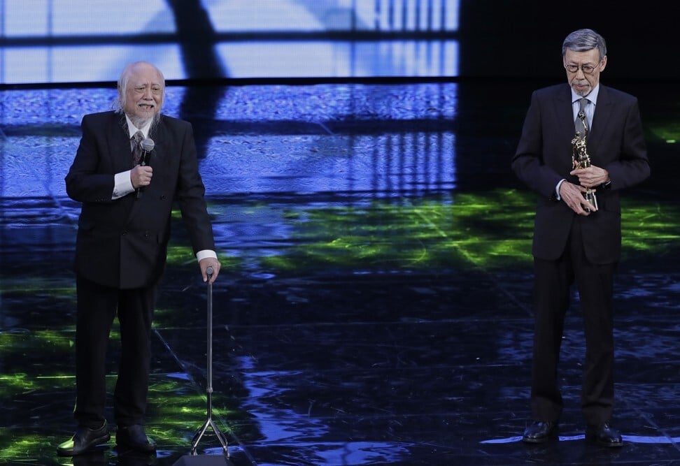 Chor Yuen (left) receives a Lifetime Achievement award at the 37th Hong Kong Film Awards in 2018. Photo: AP