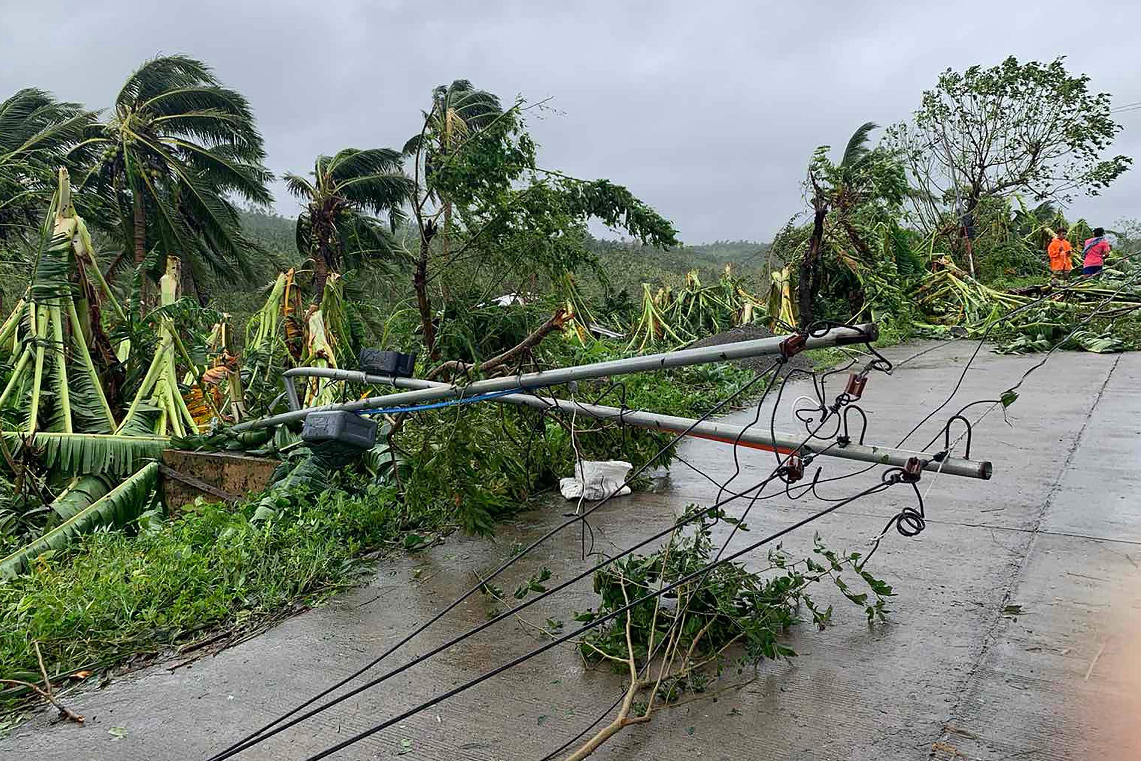 Typhoon Molave: Vietnam Villagers Flee Ahead Of ‘worst Storm In 20 ...