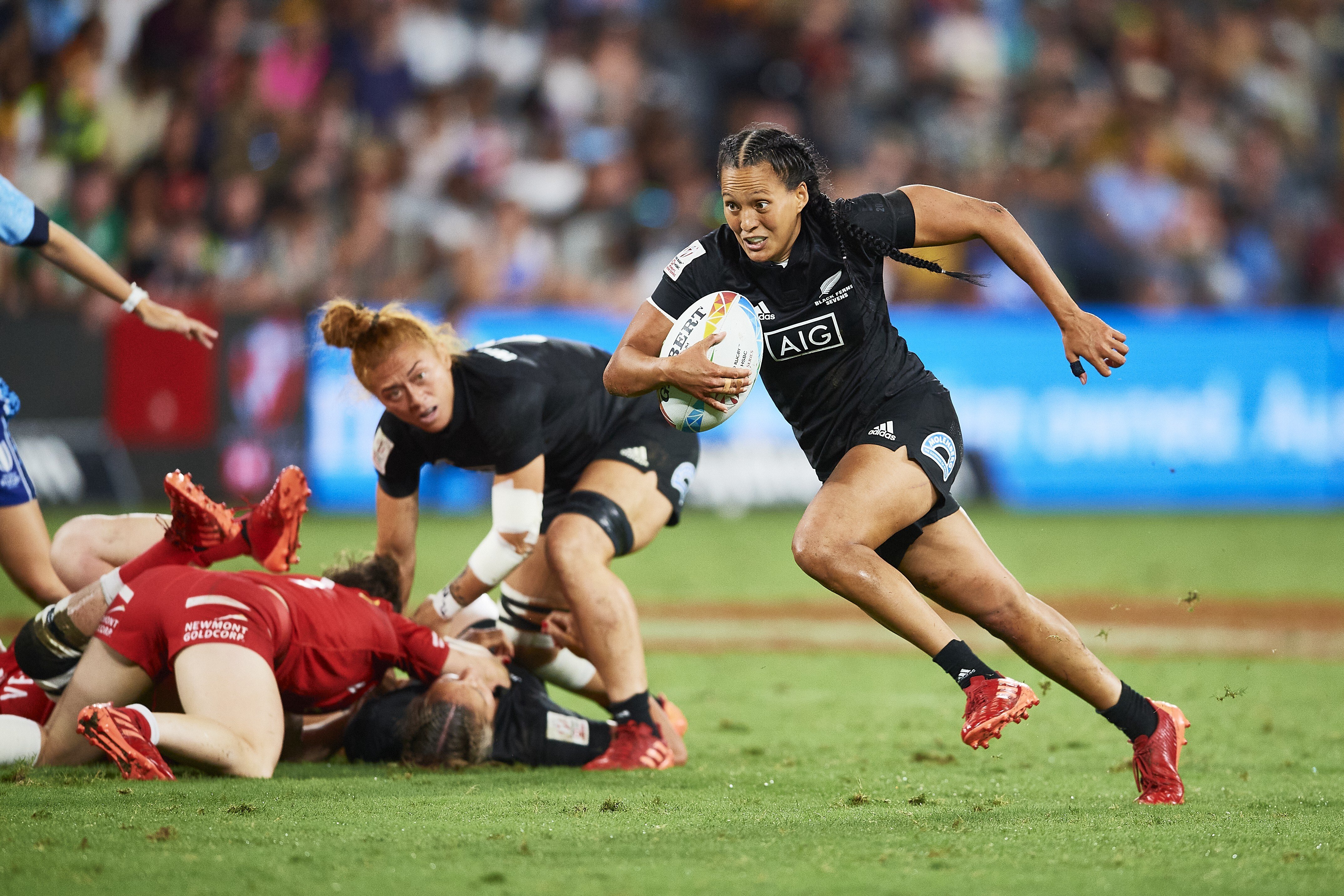New Zealand’s record-breaking rugby sevens player Tyla Nathan-Wong secures another try at a 2019/20 season World Sevens Series game. Photo: Getty Images